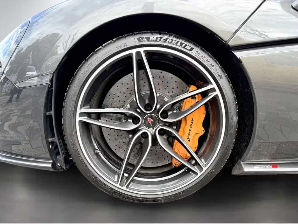 McLaren 570S COUPE-GREY-CARBON-LIFT-SOFT-KERAMIK-KAME-20 07/2018-photo-3