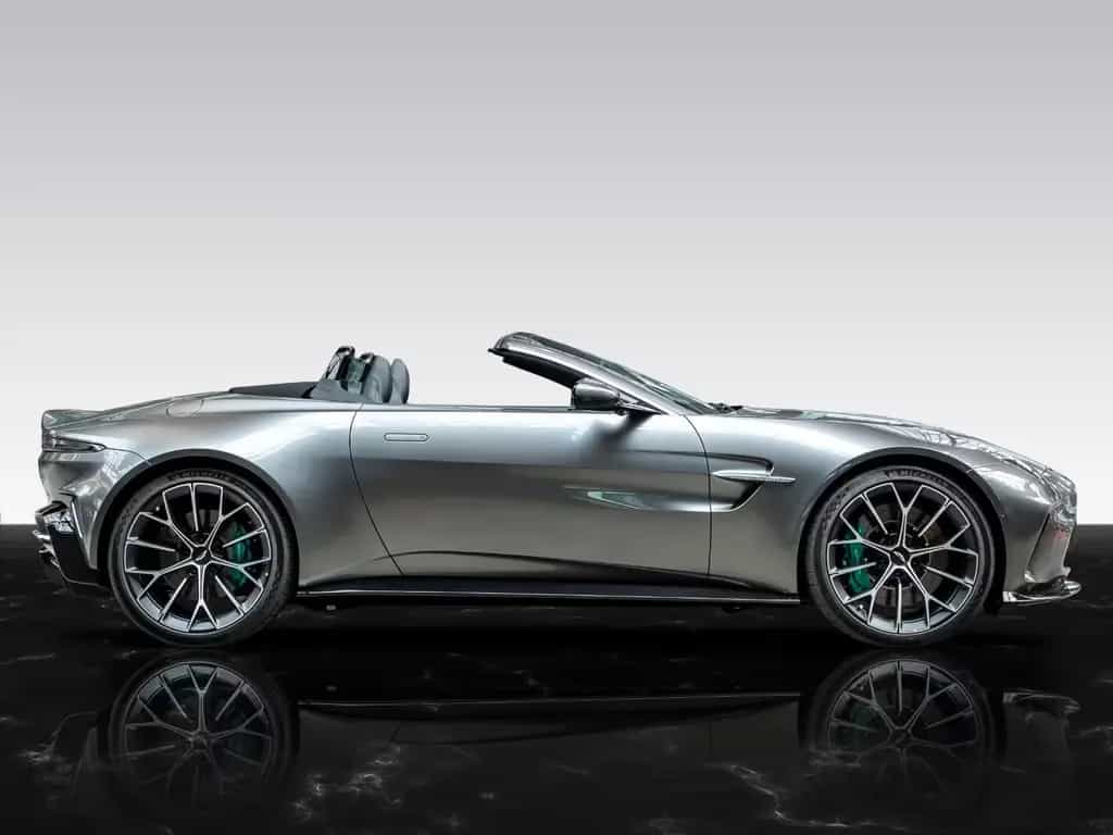 Aston Martin V8 Vantage 08/2025-photo-3