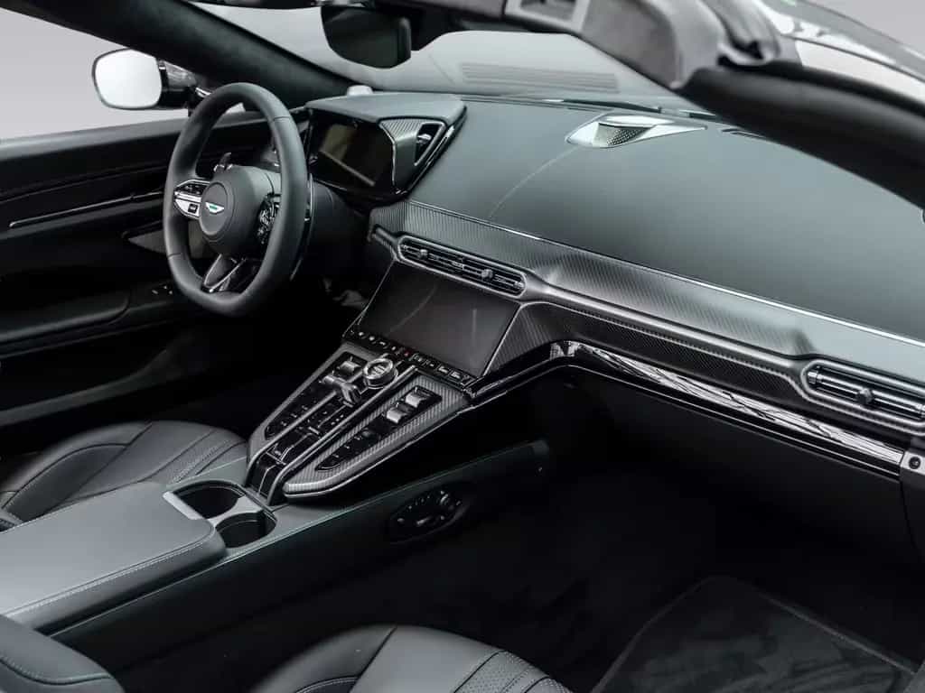 Aston Martin V8 Vantage 08/2025-photo-9