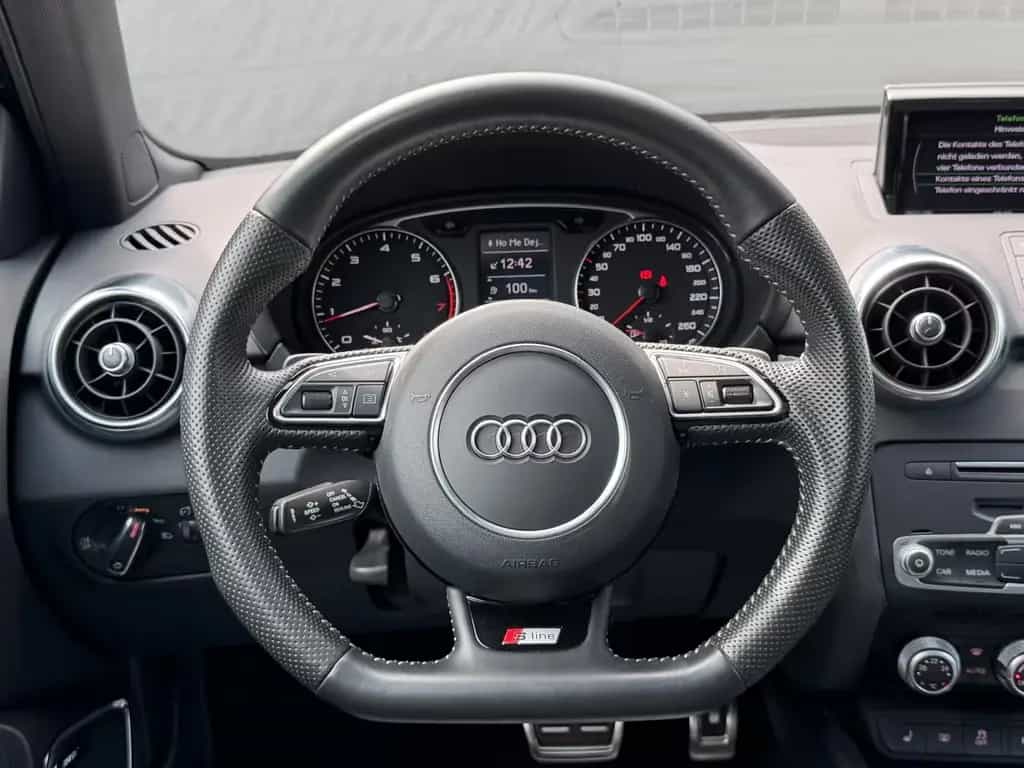Audi A1 Sportback 1.8 TFSI S-tronic ++S-LINE 1 HAND 05/2017-photo-9