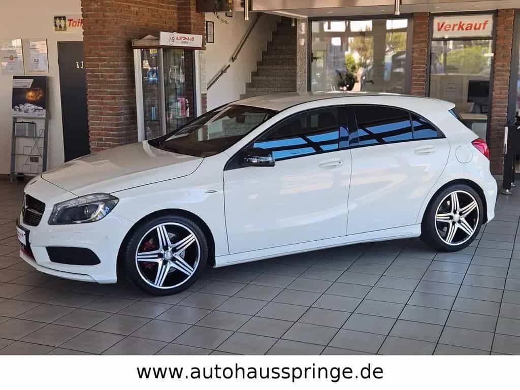 Mercedes-Benz A 250 AMG Line Sport *Alcantara, Scheckheft* 01/2014-photo-1