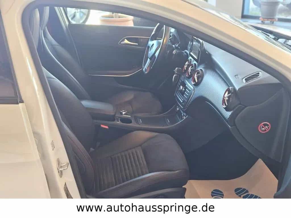 Mercedes-Benz A 250 AMG Line Sport *Alcantara, Scheckheft* 01/2014-photo-22