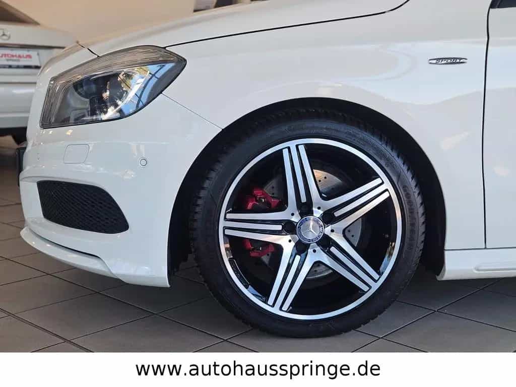 Mercedes-Benz A 250 AMG Line Sport *Alcantara, Scheckheft* 01/2014-photo-9