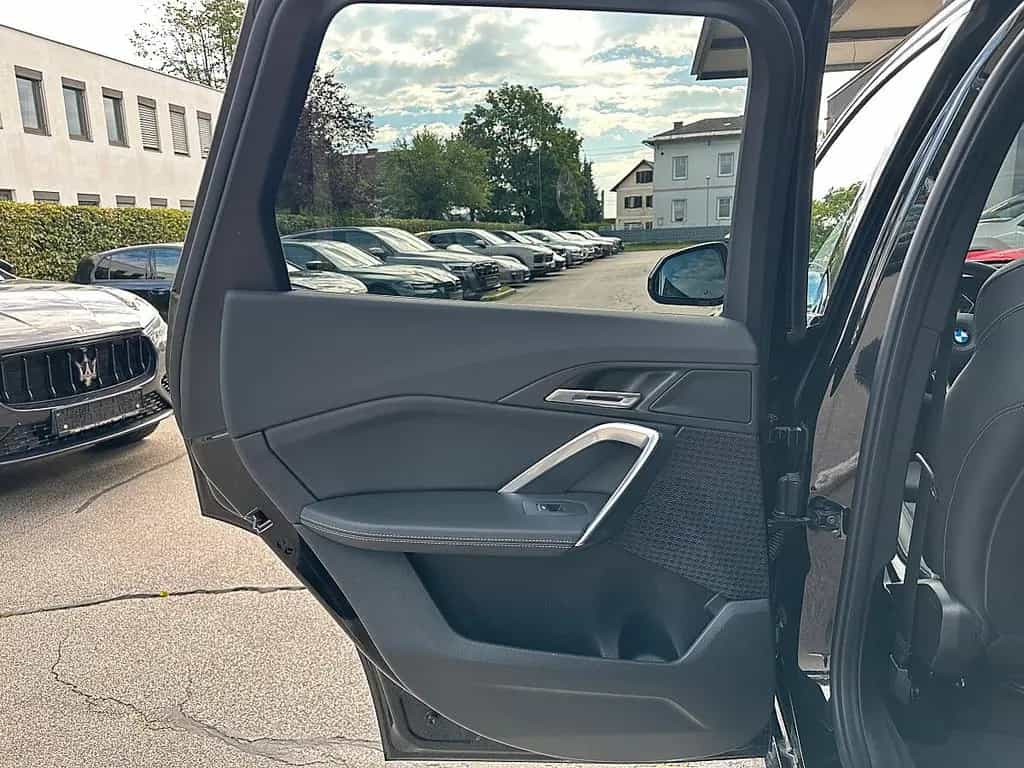 BMW X1 sDrive18i M-Paket Aut. / Pano / Sportsitze 12/2025-photo-11