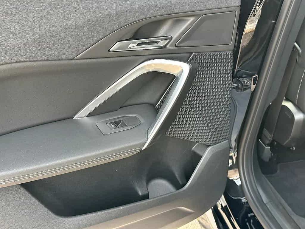 BMW X1 sDrive18i M-Paket Aut. / Pano / Sportsitze 12/2025-photo-12