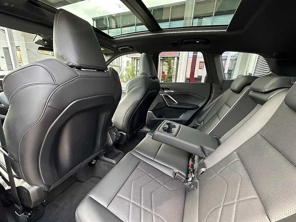 BMW X1 sDrive18i M-Paket Aut. / Pano / Sportsitze 12/2025-photo-13