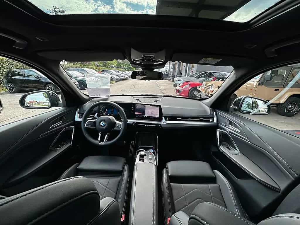 BMW X1 sDrive18i M-Paket Aut. / Pano / Sportsitze 12/2025-photo-16