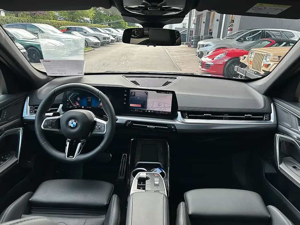 BMW X1 sDrive18i M-Paket Aut. / Pano / Sportsitze 12/2025-photo-17