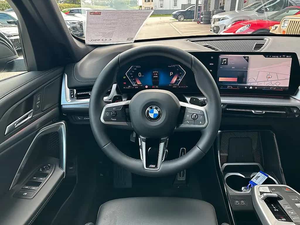 BMW X1 sDrive18i M-Paket Aut. / Pano / Sportsitze 12/2025-photo-18