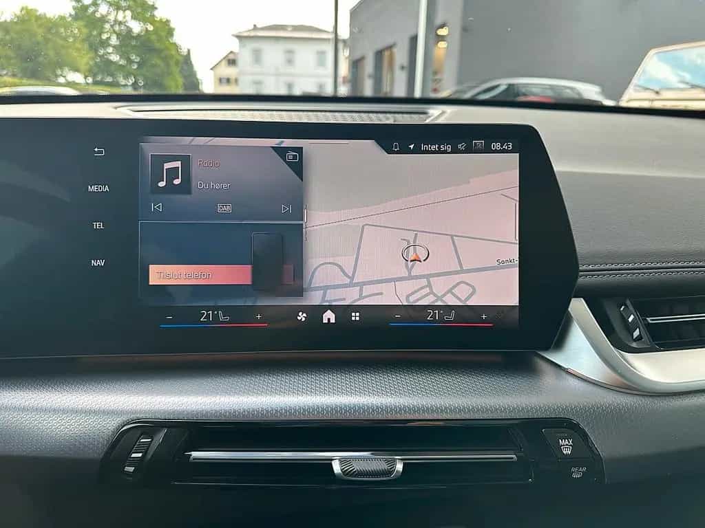 BMW X1 sDrive18i M-Paket Aut. / Pano / Sportsitze 12/2025-photo-22