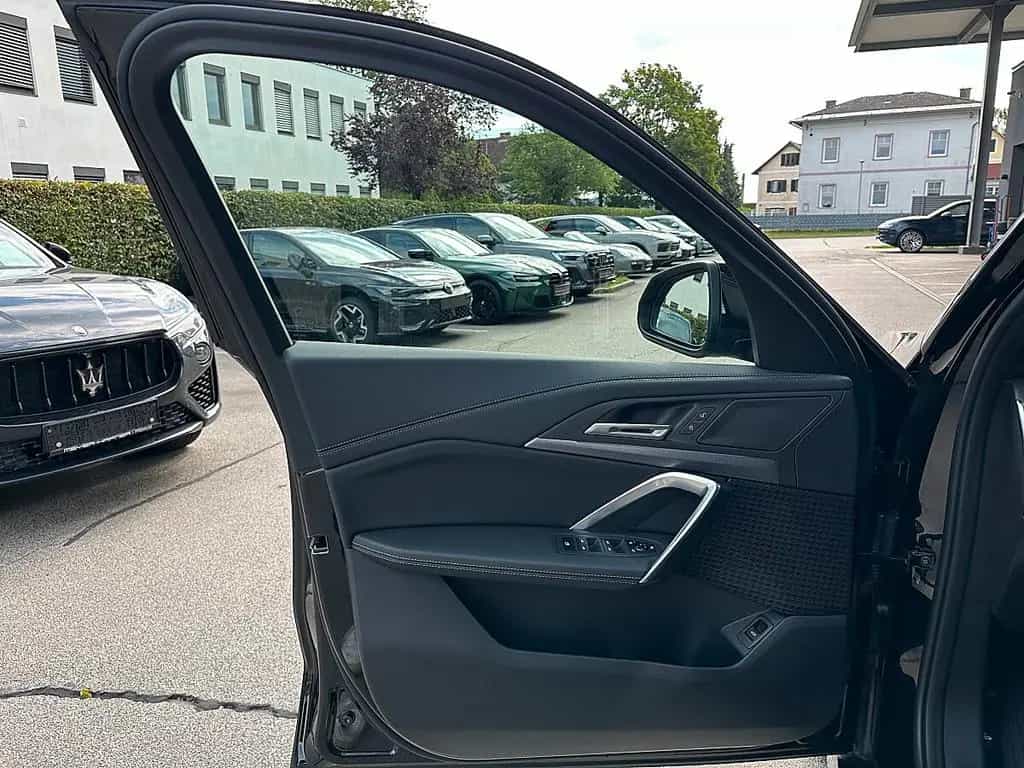 BMW X1 sDrive18i M-Paket Aut. / Pano / Sportsitze 12/2025-photo-25