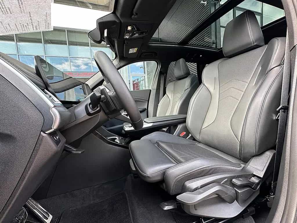 BMW X1 sDrive18i M-Paket Aut. / Pano / Sportsitze 12/2025-photo-27
