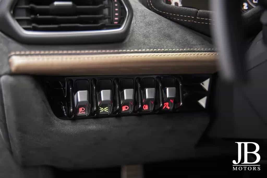 Lamborghini Huracán Sterrato Ad Personam Carbon Seats Kamera 11/2024-photo-35