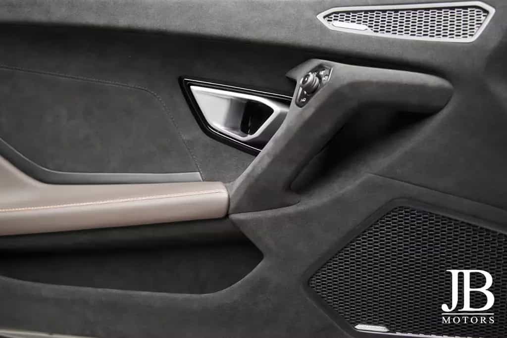 Lamborghini Huracán Sterrato Ad Personam Carbon Seats Kamera 11/2024-photo-37