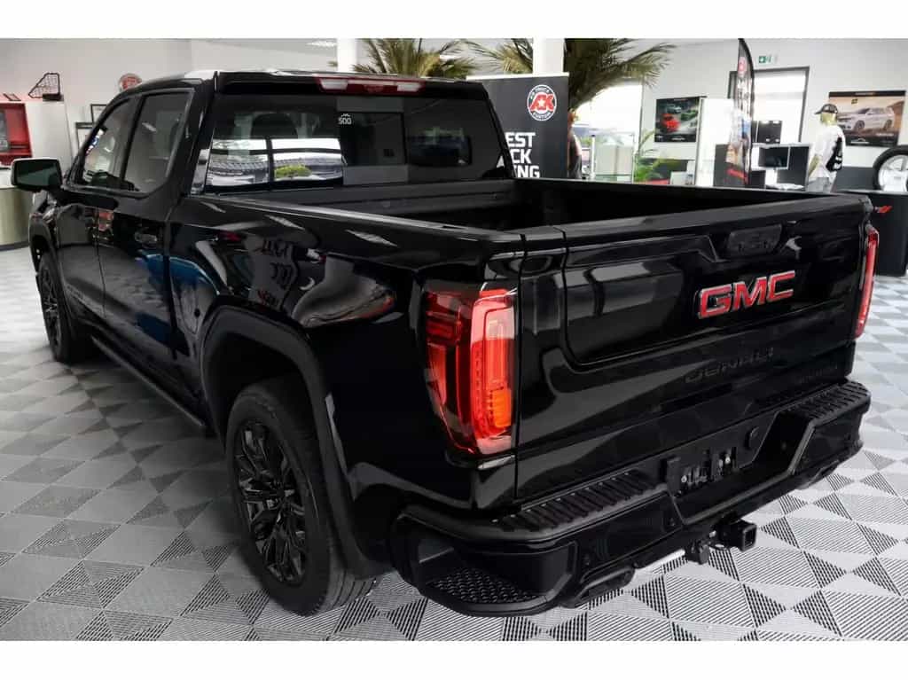 GMC Sierra DENALI 4X4 6.2 V8 2025 BLACK LINE null-photo-4