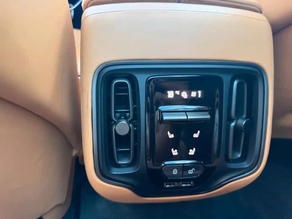 Aston Martin DBX 4.0 V8 07/2021-photo-13