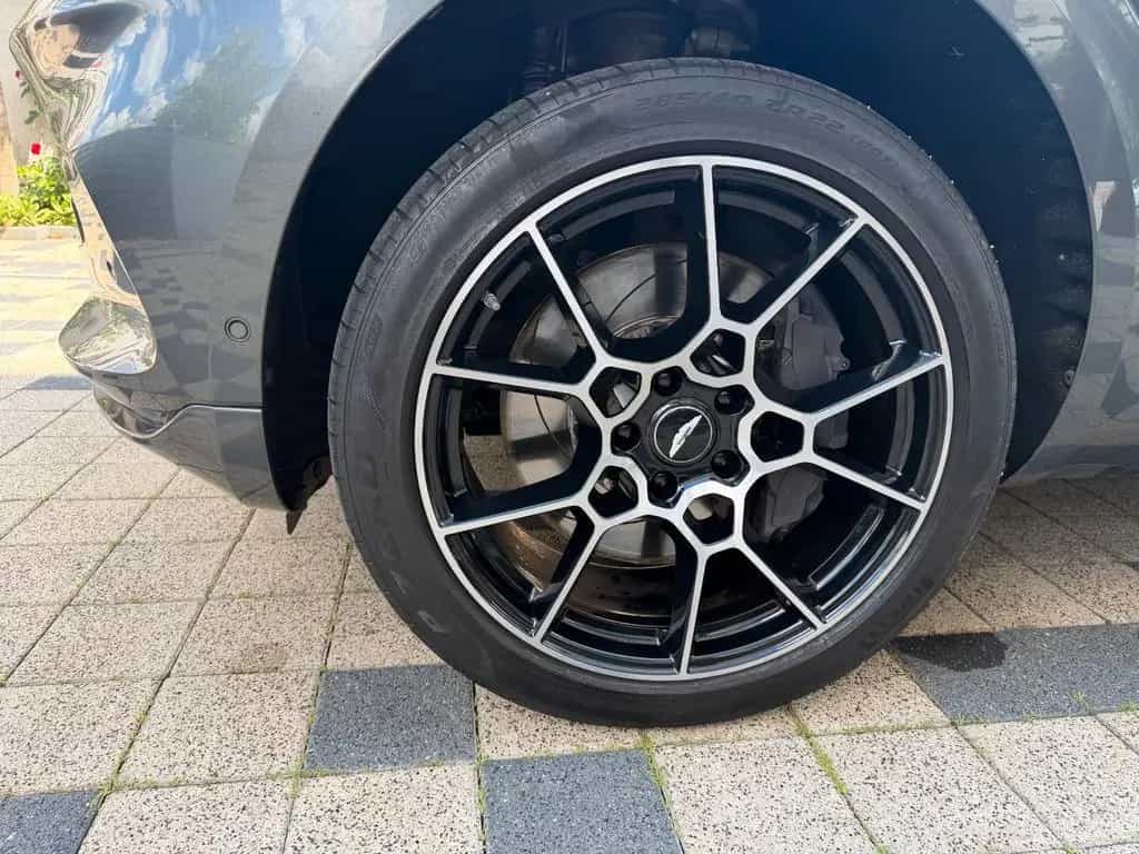 Aston Martin DBX 4.0 V8 07/2021-photo-17