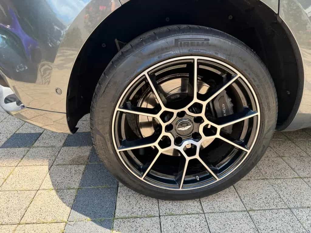 Aston Martin DBX 4.0 V8 07/2021-photo-19