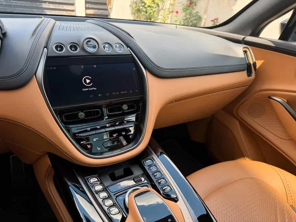 Aston Martin DBX 4.0 V8 07/2021-photo-9