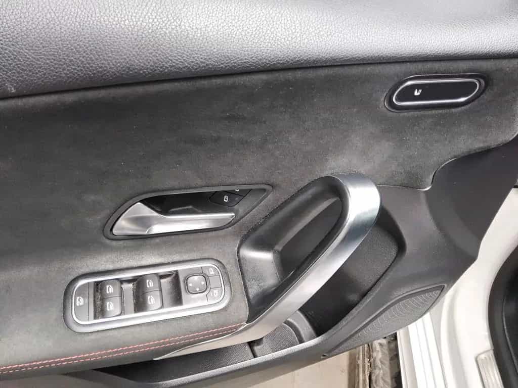 Mercedes-Benz A 200 d AMG-Line Navi LED Rückfahrkamera PDC Shz 07/2021-photo-8