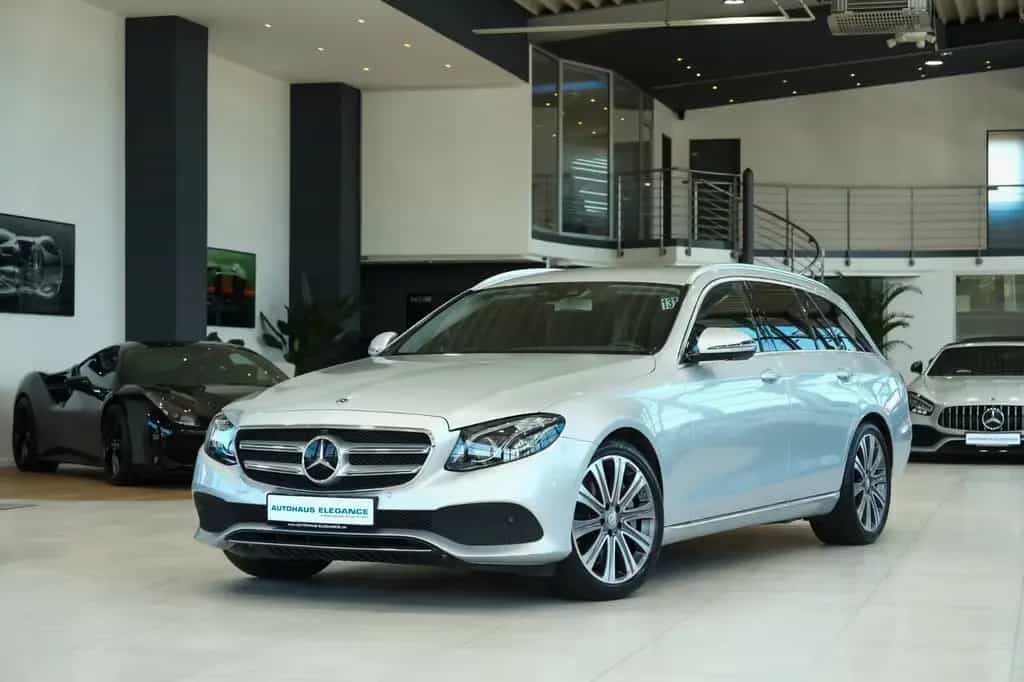 Mercedes-Benz E 400 T 4M *AVANTGARDE*LUFTFED.*MULTIBEAM*LEDER* 10/2017-photo-0