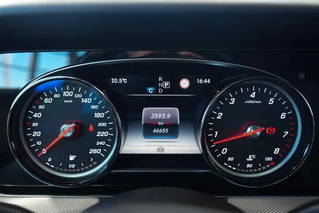 Mercedes-Benz E 400 T 4M *AVANTGARDE*LUFTFED.*MULTIBEAM*LEDER* 10/2017-photo-12