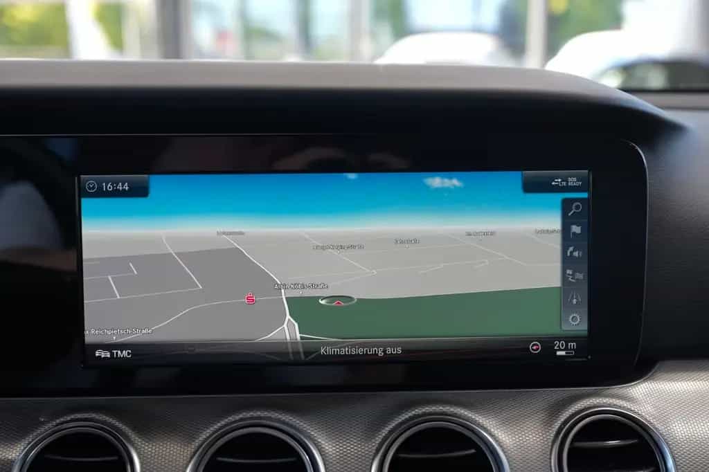 Mercedes-Benz E 400 T 4M *AVANTGARDE*LUFTFED.*MULTIBEAM*LEDER* 10/2017-photo-13