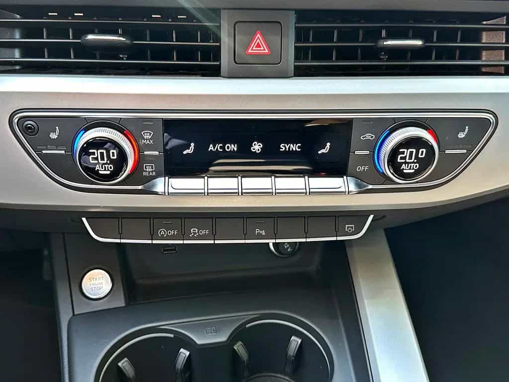 Audi A4 Avant 35TDI S-tronic TOUR HuD KAMERA PRIVACY 03/2023-photo-17