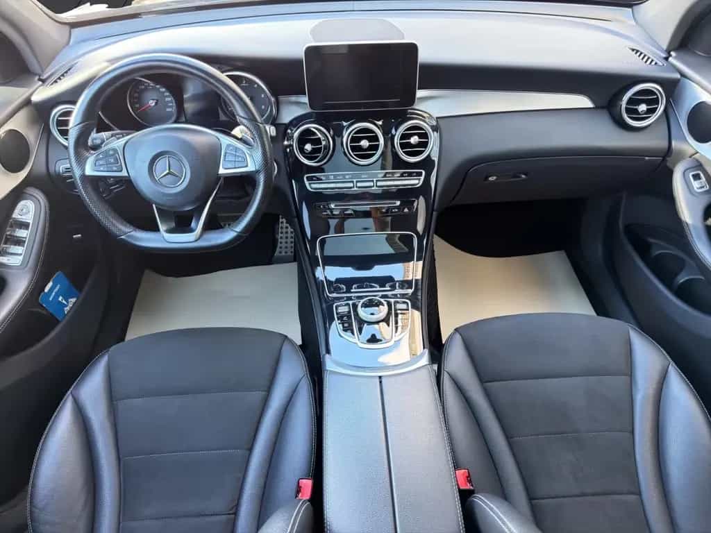 Mercedes-Benz GLC 220 d 4Matic*AMG-LINE*PANO*LEDER*LED*RFK*TOP 04/2018-photo-17