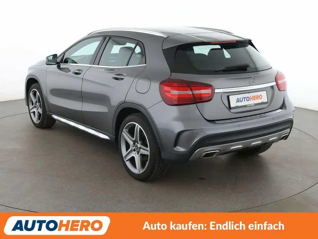 Mercedes-Benz GLA 180 AMG Line Aut.*LED*NAVI*TEMPO*CAM*PDC*SHZ 12/2019-photo-3