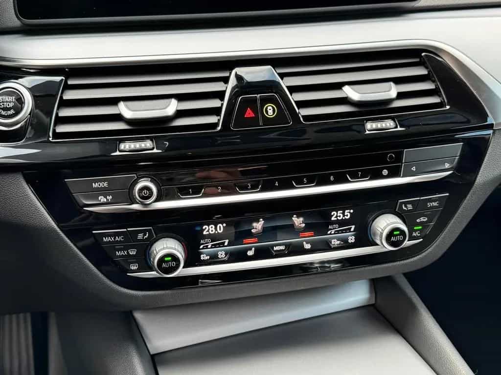BMW 520 d Luftfederung*LiveCockpit*Elektr.Sitze* 02/2022-photo-33