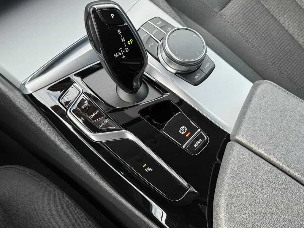 BMW 520 d Luftfederung*LiveCockpit*Elektr.Sitze* 02/2022-photo-34