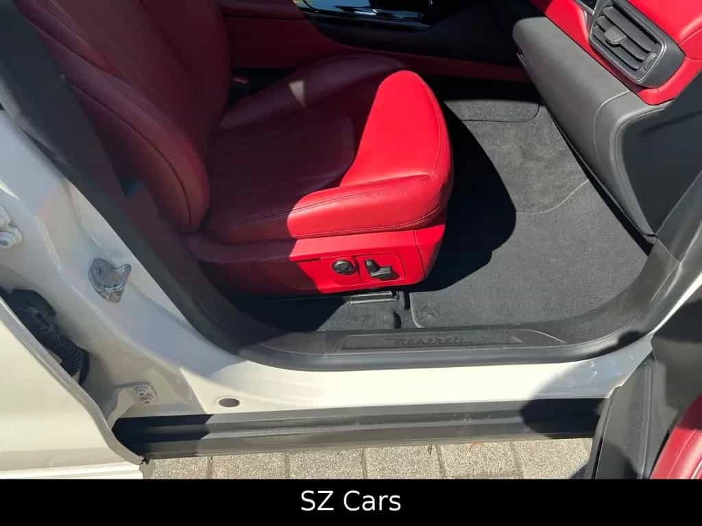 Maserati Levante S Q4 360 KAM LUFT PANO H&K KEYLESS 08/2018-photo-32