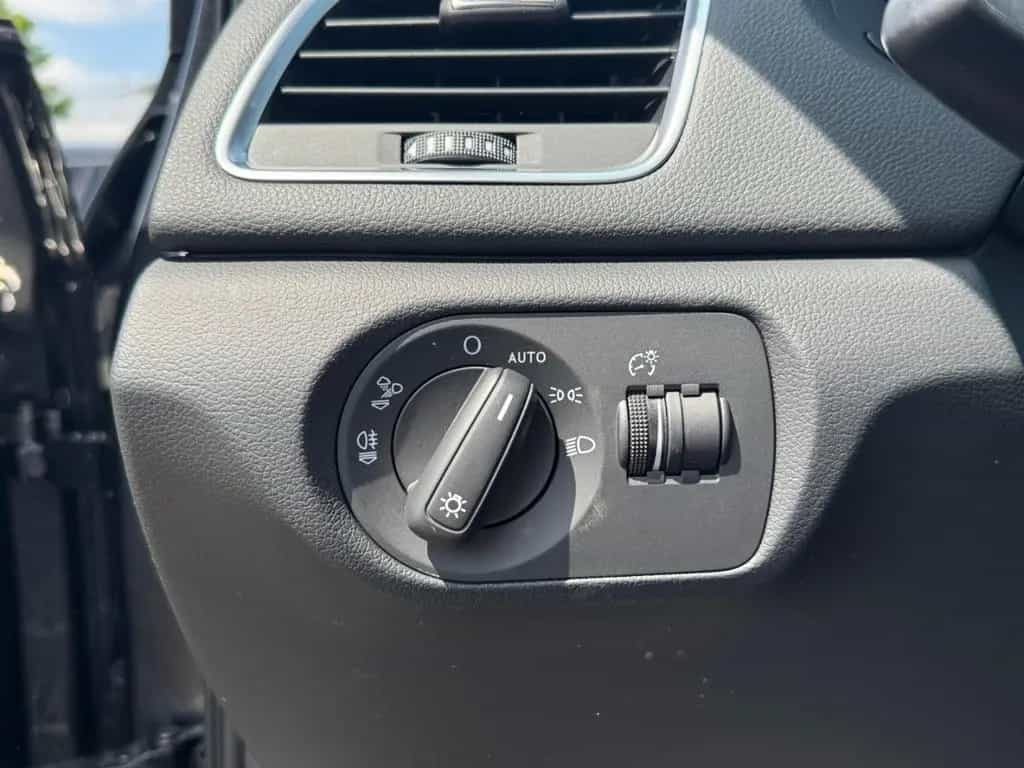 Audi Q3 1.4 TFSI S line *LED*18Zoll*AHK*PDC*SHZ*Navi* 11/2018-photo-23
