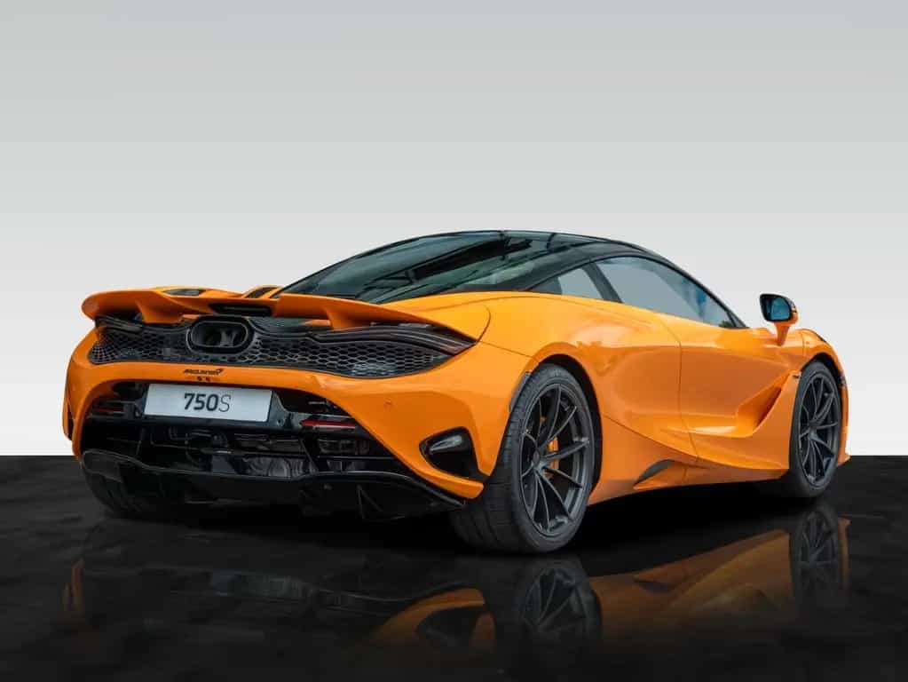 McLaren 750S Coupé MY27 | Carbon Exterior | B&W null-photo-1