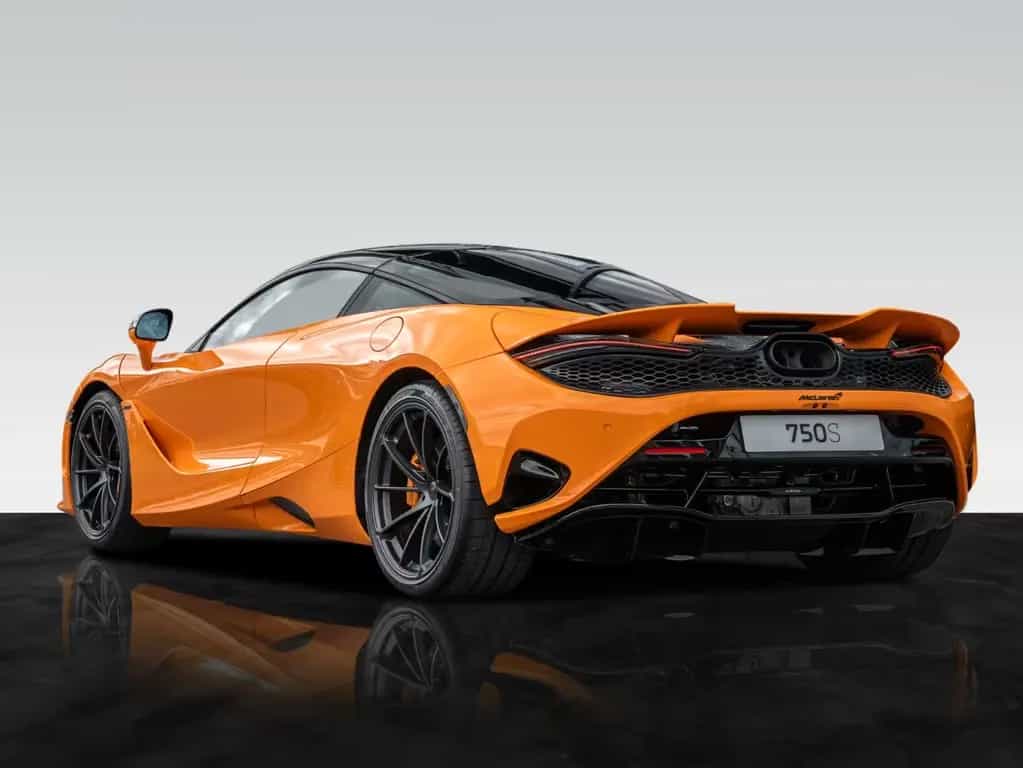 McLaren 750S Coupé MY27 | Carbon Exterior | B&W null-photo-11