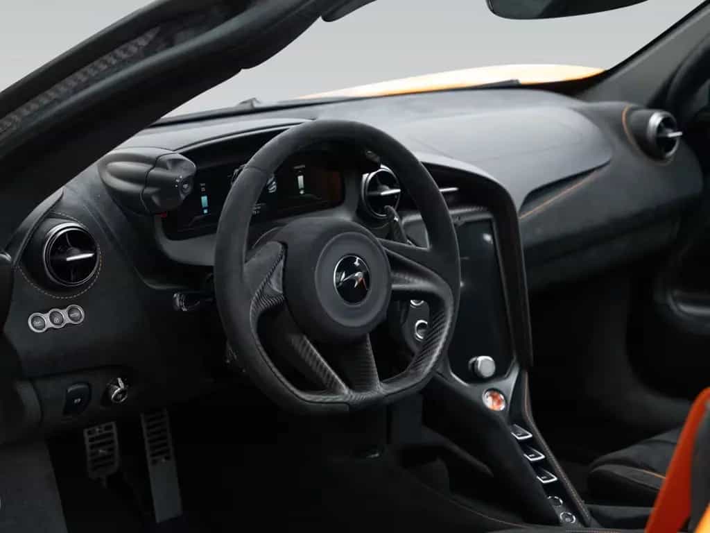 McLaren 750S Coupé MY27 | Carbon Exterior | B&W null-photo-26