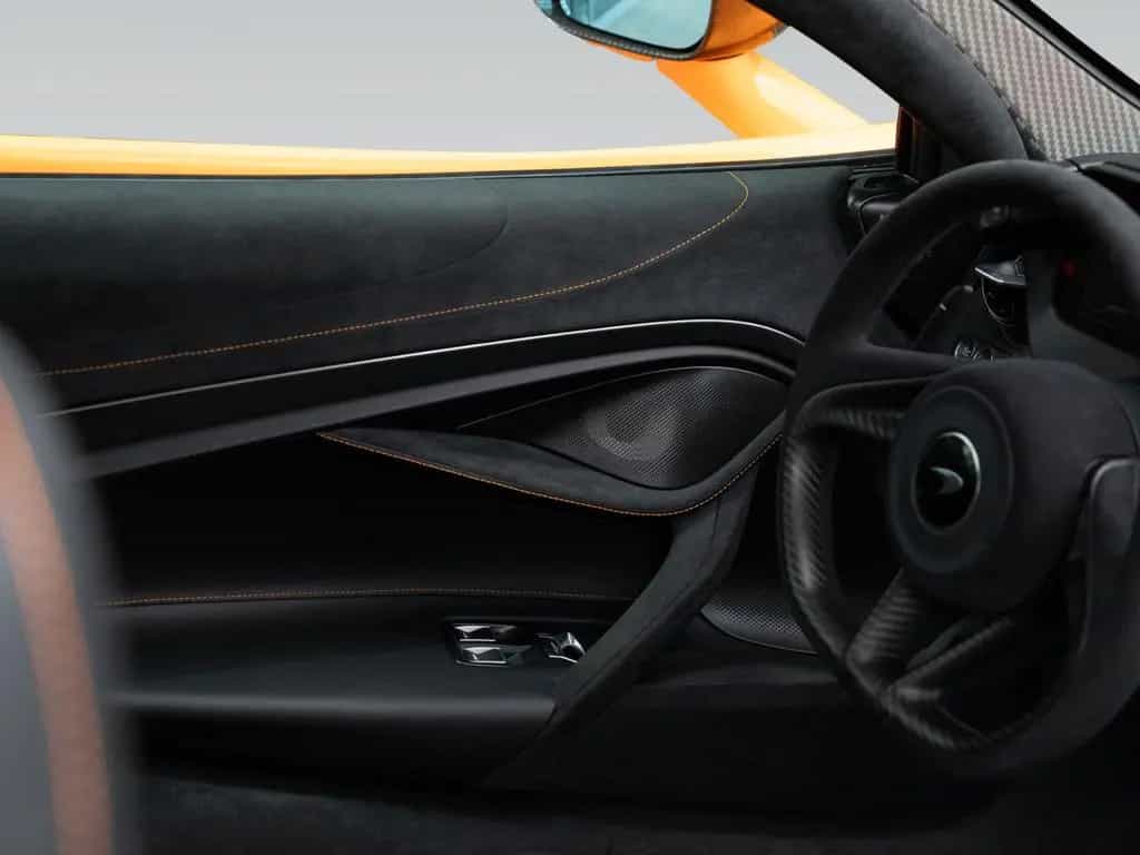 McLaren 750S Coupé MY27 | Carbon Exterior | B&W null-photo-31