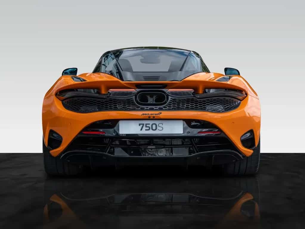McLaren 750S Coupé MY27 | Carbon Exterior | B&W null-photo-4