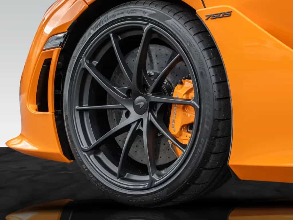 McLaren 750S Coupé MY27 | Carbon Exterior | B&W null-photo-8