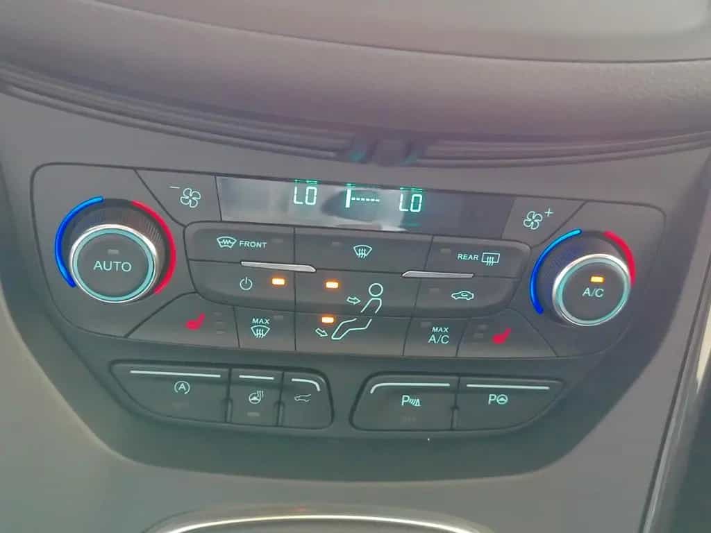 Ford Kuga Titanium Leder/Navi/Panoramad./SHZ/Kamara 04/2017-photo-22