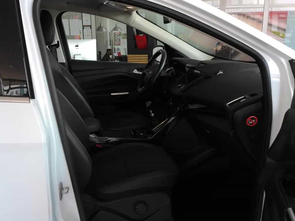 Ford Kuga Titanium Leder/Navi/Panoramad./SHZ/Kamara 04/2017-photo-4