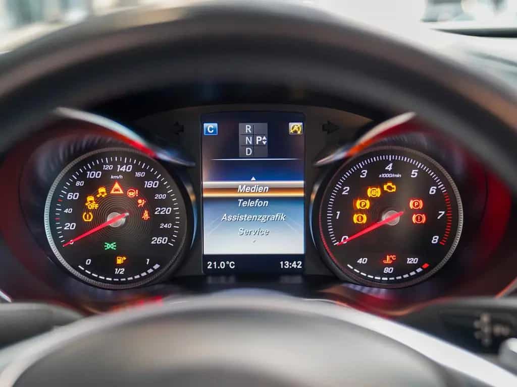 Mercedes-Benz C 300 Cabrio AMG Line cranberry Carbon Burmester 04/2017-photo-17