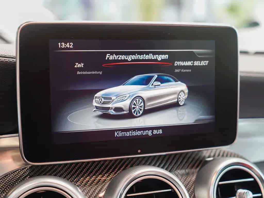 Mercedes-Benz C 300 Cabrio AMG Line cranberry Carbon Burmester 04/2017-photo-22