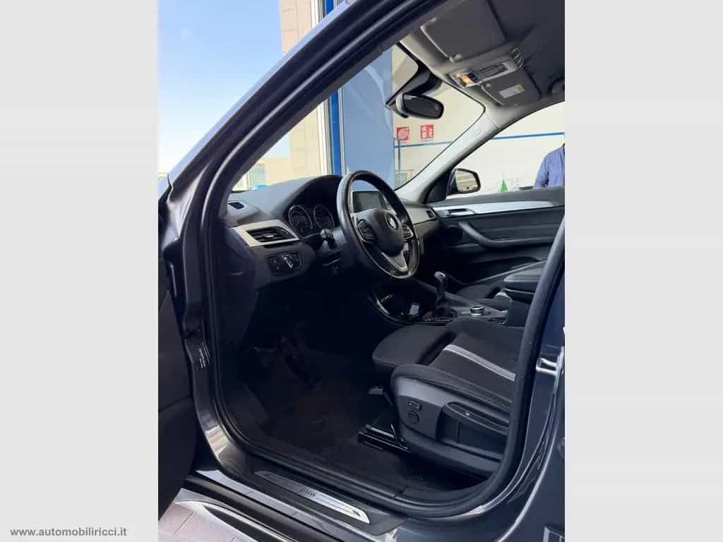 BMW X1 sDrive18i Sport 09/2019-photo-6