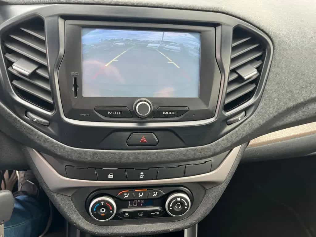 Lada Vesta Luxus *1Hand*Navi*Kamera*Sitzheizung*PDC* 04/2017-photo-16