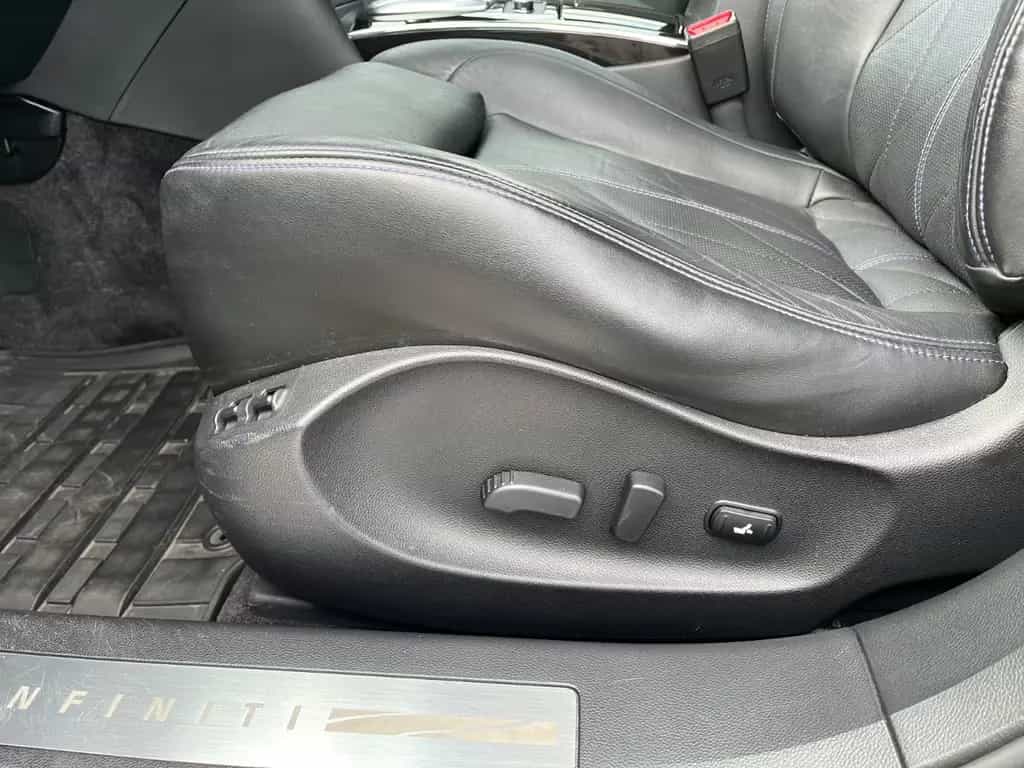 Infiniti QX70 S 30d Ultimate TÜV neu Vollaustattung 04/2015-photo-10
