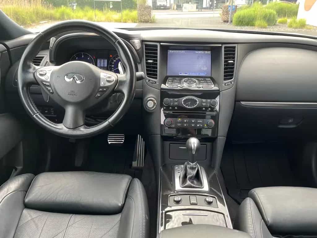 Infiniti QX70 S 30d Ultimate TÜV neu Vollaustattung 04/2015-photo-12