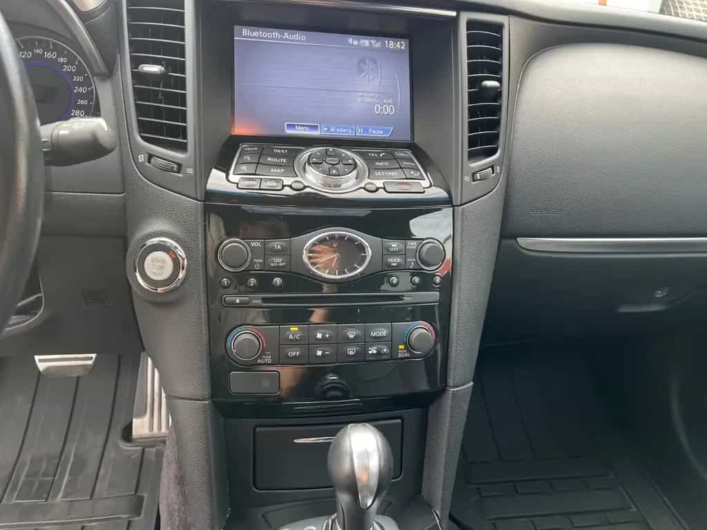 Infiniti QX70 S 30d Ultimate TÜV neu Vollaustattung 04/2015-photo-14