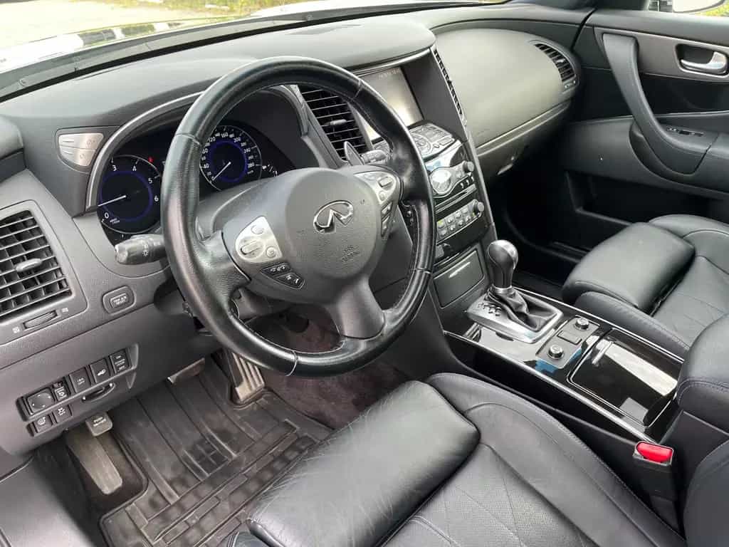 Infiniti QX70 S 30d Ultimate TÜV neu Vollaustattung 04/2015-photo-8